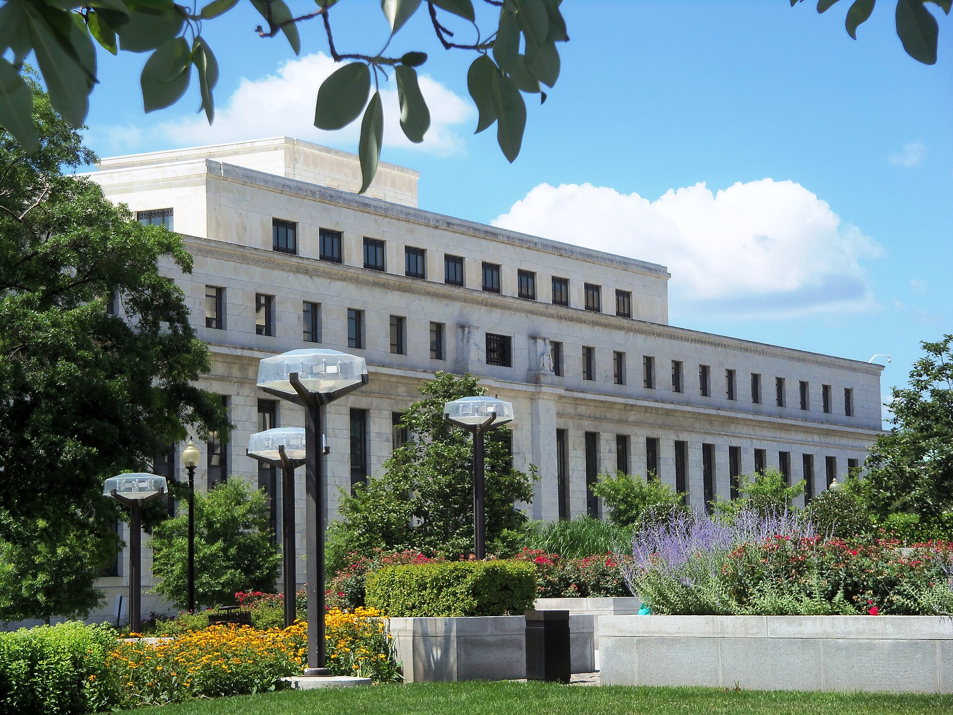 Appeals court upholds ruling that vacated the Fed’s debit fee cap